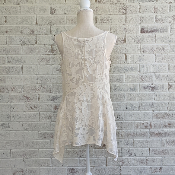 ANTHROPOLOGIE LACE FLORAL HANDKERCHIEF HEM TOP - Picture 4 of 10